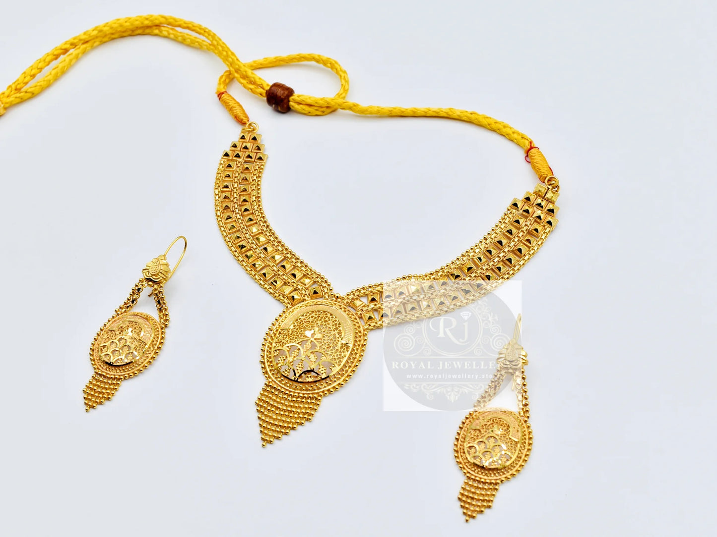 Confidence Is The Best Accessory, High Quality First-Rate Necklace Set With Free Jewellery Box